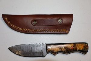 lot 242 image: 3.5 blade hunting knife with leather sheath