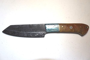 lot 258 image: 5 blade hunting knife with textured black top.  Multi medium handle.