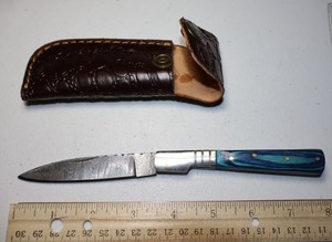 lot 22 image: 3 blade Folding Pocket knife with leather sheath.  Blue wood grain handle.