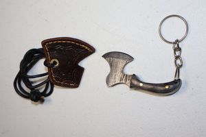 lot 33 image: Keychain mini Axe knife