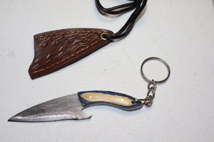 lot 34 image: Keychain mini drop point 2 knife