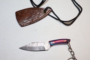 lot 42 image: Keychain pocket knife with sheath