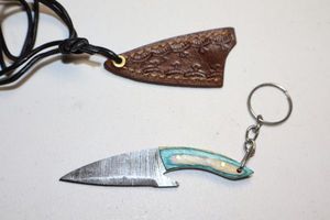 lot 44 image: Keychain mini drop point knife