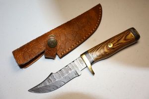 lot 66 image: Hunting knife with sheath