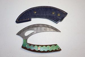lot 102 image: Ulu knife with sheath