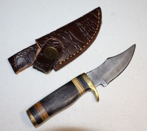 lot 113 image: Short Hunting knife with sheath