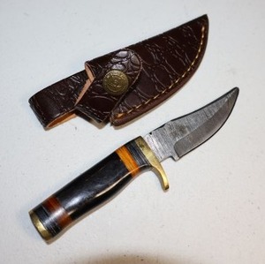 lot 114 image: Short Hunting knife with sheath