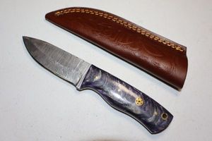 lot 142 image: Hunting knife with sheath