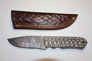 lot 158 image: Drop point knife 3.5 blade