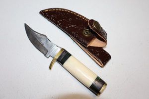 lot 121 image: Short Hunting knife with sheath