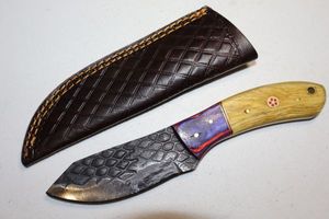 lot 192 image: Hunting knife with sheath