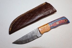 lot 200 image: Hunting knife with sheath