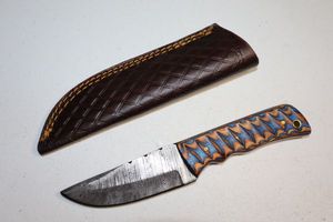 lot 206 image: Hunting knife with sheath
