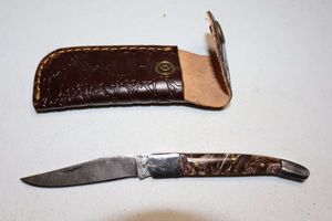 lot 285 image: Folding pocket knife with sheath