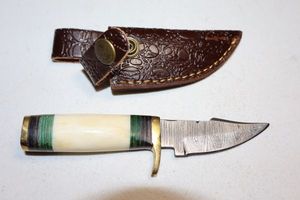 lot 289 image: Short Hunting knife with sheath