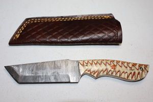 lot 318 image: Tanto knife with sheath