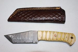 lot 333 image: Tanto knife with sheath