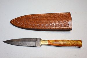lot 353 image: Dagger knife with sheath