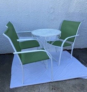 lot 13 image: BISTRO TABLE & CHAIRS