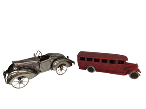 lot 60 image: VTG 1930S BUS SKOGLUND & MUSIC BOX CAR
