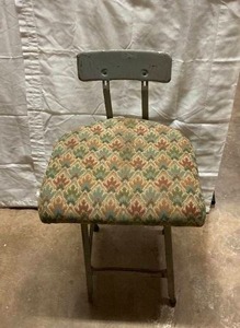 lot 32 image: PROJECT CHAIR-COULD BE A GOOD SHOP CHAIR AS IS OR CAN BE REFURBISHED FOR OTHER USE. STURDY CHAIR.&nbsp 39T X 20W X 19D. SEE PICS FOR DETAILS.
