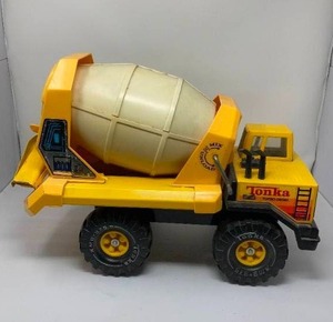 lot 39 image: VTG TONKA TURBO DIESEL CEMENT TRUCK,19L X 8W X 13T.&nbsp ALL METAL EXCEPT FOR CEMENT TUMBLERMIXER. EXCELLENT CONDITION.