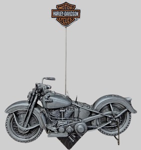lot 42 image: HARLEY DAVIDSON BIKE WITH PHOTO CLIP.&nbsp &nbsp9T&nbsp &nbsp9L&nbsp SILVER &amp GRAY ON KICKSTAND. DECOR WITH ORIGINAL TAG.
