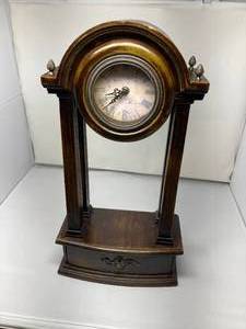 lot 51 image: VTG Clock no markings run on 2AA batteries