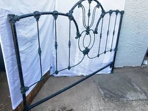 lot 40 image: KING SIZE METAL HEADBOARD. 76L X 58T. BLACK WITH ANTIQUED GREEN SPECKS THROUGHOUT. SEE CLOSEUP PHOTOS FOR FINISH DETAIL.&nbsp