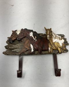 lot 99 image: WESTERN STYLE COAT HOOK&nbsp - 3-Horse western style coat rack. Has 2 large hooks.&nbsp 7T x 9.5W x 1.5D