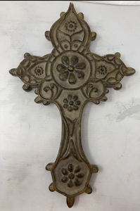lot 109 image: WOOD CROSS WCARVED DESIGNS 13T x 7.5W