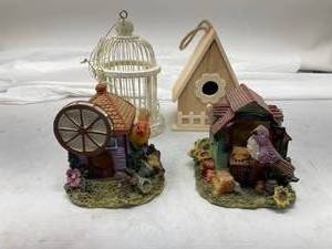 lot 113 image: 4 PIECE LOT OF BIRD HOUSES