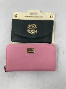 lot 115 image: TINNA KEENLY LEATHER CLUTCH & PINK SUD AL FASHION PU LEATHER WALLET