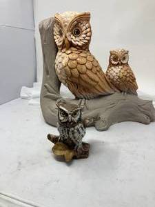lot 117 image: 3 OWLS ONE BY ITSELF, HOMCO, AND TWO ON A BRANCH