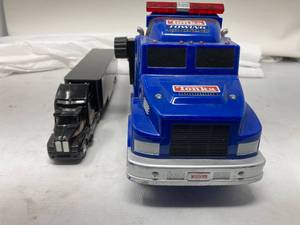 lot 118 image: TONKA MIGHTY MOTORIZED TOW TRUCK AND KENDALL MOTOR OIL RACING SEMI FOR #40. 1995