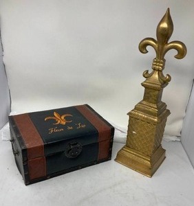 lot 129 image: LOT OF 3  GOLD FLUER DE LIS FIGURINE ON PEDISTAL AND A BLACK AND GOLD LATCHED WOODEN BOX FLUER DE LIS IMAGE AND WRITTEN OUT, AND A CERAMIC GOLD AND BROWN HANGING FLUER DE LIS