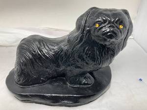 lot 132 image: BLACK PEKINGESE CONCRETE STATUE MEASURES 9T x 13L x 8D