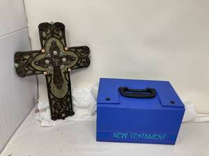lot 133 image: GRANDMAS CROSS FOR WALL DECOR HEAVY METAL SMALL CROSS ON LARGE CROSS WITH KEYHOLE & NIV NEW TESTAMENT HOLY BIBLE SET OF 14 CDS DRAMATIZED BY WORLD AUDIO
