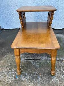 lot 137 image: VINTAGE WOOD END TABLE.&nbsp 22T x 24W