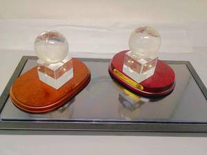 lot 64 image: CRYSTAL DCOR GLOBES