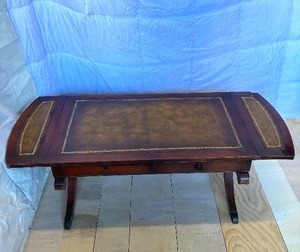 lot 245 image: VINTAGE UNIQUE LEATHER TOPPED COFFEE TABLE WITH COLLAPSING SIDES. SEE PICS FOR DETAILED IMAGES. 16T x 51L x 20W