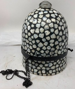 lot 254 image: MOTHER OF PEARL MOSAIC GLASS HANGING PENDANT WITH A CHARCOAL-COLORED METAL HOLDER WITH CHAIN ATTACHED FOR HANGING.  11.5T x 9W