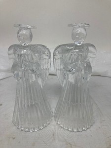 lot 226 image: LOT OF 2 VINTAGE AVON PRAYING ANGELS. CANDLESTICK HOLDERS 7.25T x 3.5D