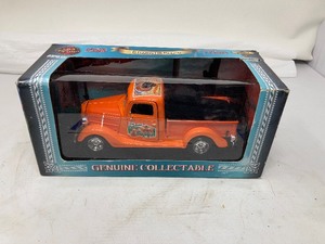 lot 143 image: 1937 GENUINE COLLECTABLE CLASSIC FORD PICKUP TRUCK IN ORIGINAL BOX 124 SCALE