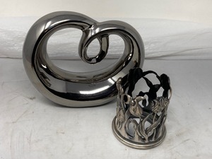lot 150 image: LOT OF 2 SILVER-COLORED METAL HEART SCULPTURE AND A ROYAL LIMITED SILVER TULIP VOTIVE CANDLE HOLDER