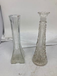 lot 262 image: LOT OF 2 VASES.&nbsp 1) VINTAGE GLASSSHABBY CHIC VASE. 9T x 3BOTTOM DIAM. 2) WYH VASE&nbsp 8.5T x 2.3 BOTTOM DIAM