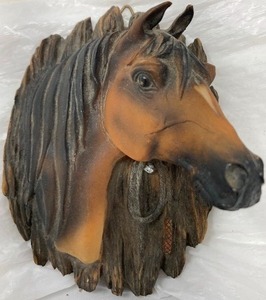 lot 272 image: VTG Horse Head Wall Dcor of Resin , 3D Wall Plaque, 5T    3.6W
