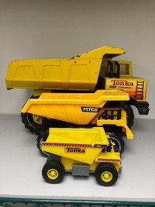 lot 292 image: 3 Construction Trucks (2 are TONKA) Biggest is 16L x 10T.  Smallest is 5.5L  x 3.5T