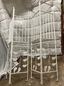 lot 186 image: 2-PIECE WHITE GARDEN ARCH WITH FLORAL DESIGN. 78T x 18D.