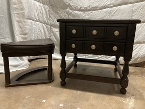 lot 192 image: VINTAGE ETHAN ALLEN ANTIQUED PINE WOOD BROWN AND BLACK 25W x 24T. END TABLE WITH A BROWN STOOL TRIANGLE IN SHAPE 15T x 16W.